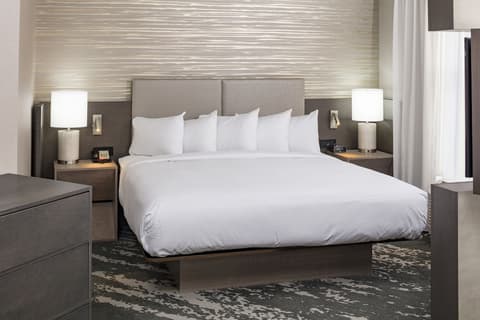 Doubletree By Hilton Boston Logan Airport Chelsea, Room