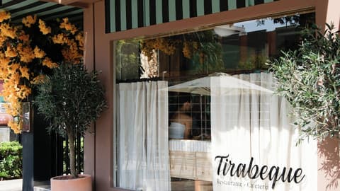 Sweet Hotel Renasa, Restaurant