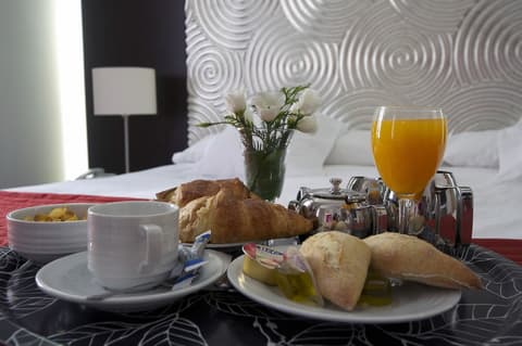 Suite Prado Hotel, Coffee and/or coffee maker