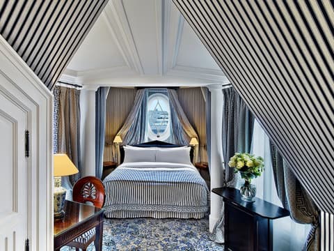 Le Dokhan’s Paris Arc de Triomphe, a Tribute Portfolio Hotel