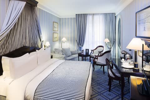 Le Dokhan’s Paris Arc de Triomphe, a Tribute Portfolio Hotel