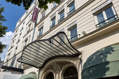 Hôtel Raspail Montparnasse, Front of property