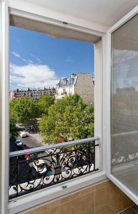 Hipotel Belgrand Edith Piaf, Room