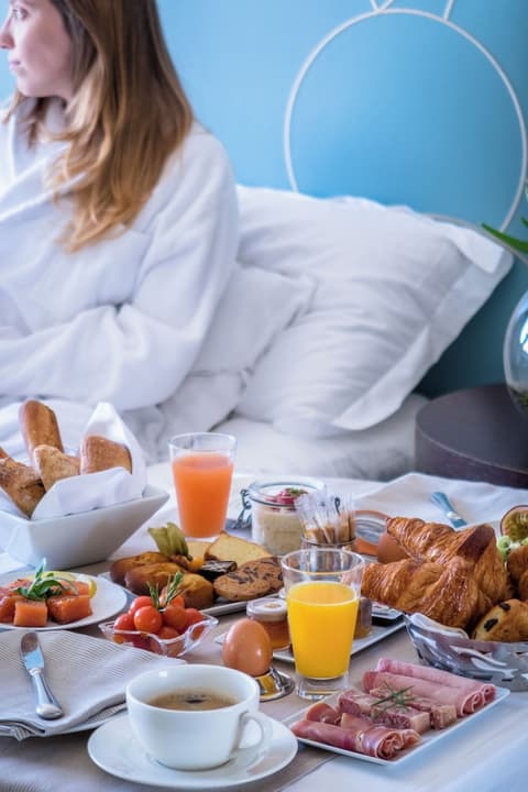 Sofitel Marseille Vieux Port, In-room dining