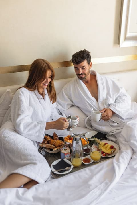 Hotel Renoir, In-room dining