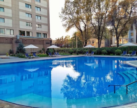Hyatt Regency Bishkek, Pool
