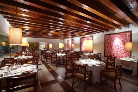Las Brisas Ixtapa, Restaurant