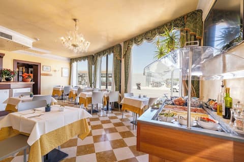 Hotel Panorama, Breakfast meal