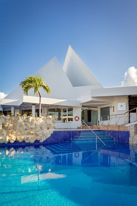 Sunset Marina Resort & Yacht Club, Outdoor pool