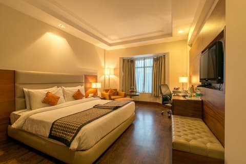 Howard Plaza - The Fern Agra, Room