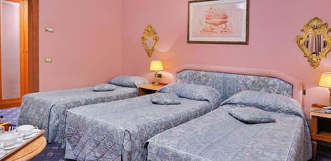 Mecenate Palace, Room