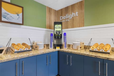 Spark by Hilton Bakersfield Central