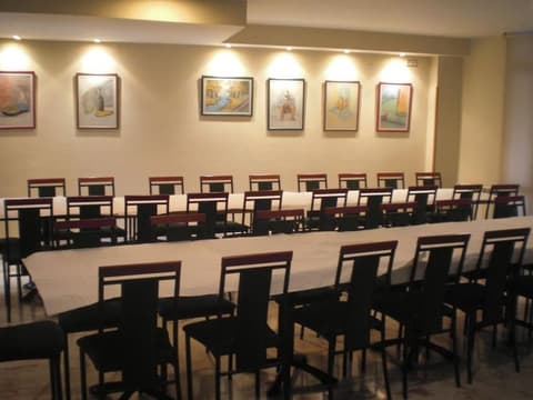 Hotel Astures, Dining