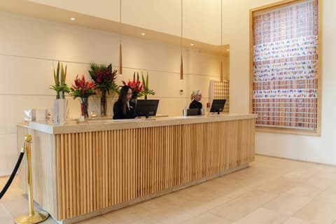 Loi Suites Recoleta Hotel, Reception
