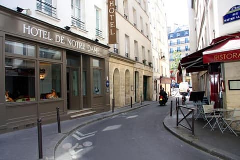 Hotel De Notre Dame Maître Albert