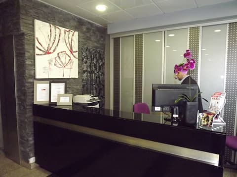 Grand Hotel Nouvel Opera, Reception