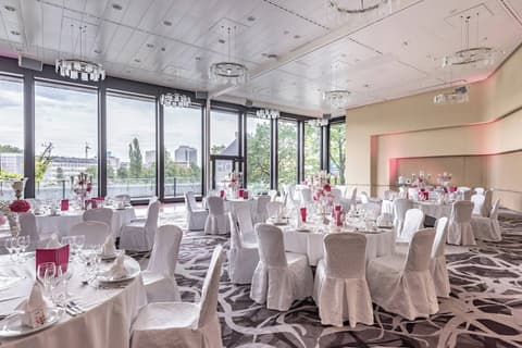 Zurich Marriott Hotel, Reception