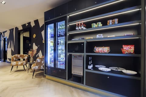 Huygens Place, Interior