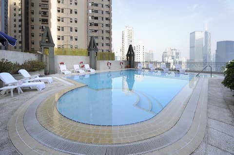 Bishop Lei International House, Outdoor pool