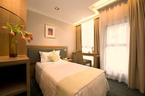 Bishop Lei International House, Room