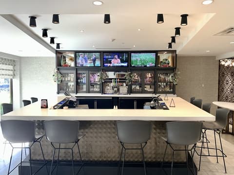 DoubleTree by Hilton Austin - University Area