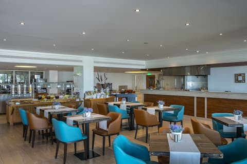 Queen's Bay Hotel