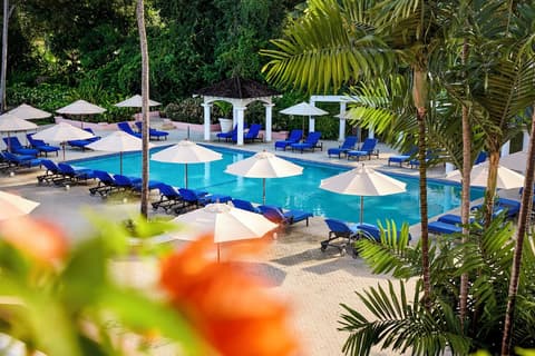 Fairmont Royal Pavilion, Pool