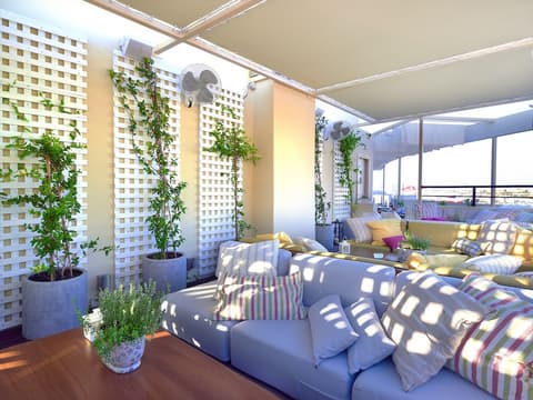 Lato Boutique Hotel, Dining