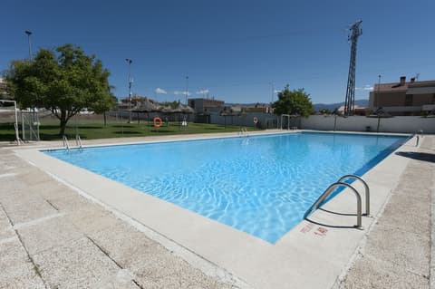 Hotel Puerta de Segovia, Outdoor pool