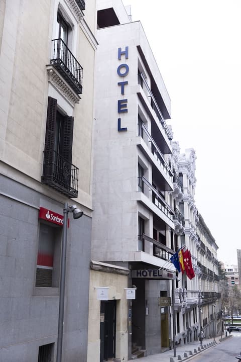 Hotel Serrano, Exterior