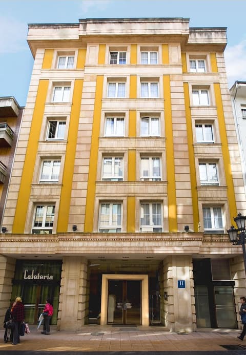 Hotel Clarín, Front of property