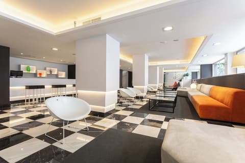 Hotel Monte Carmelo, Reception