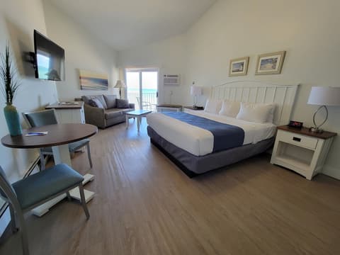 Pointes North Beachfront Hotel – 2 Person Spa Tub Studios