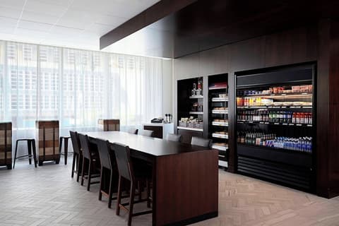 New York Marriott at the Brooklyn Bridge, Restaurant