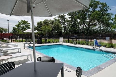 Spark by Hilton Dallas Medical District Love Field, Pool