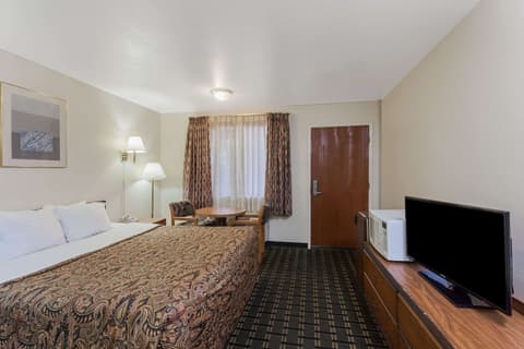 Days Inn by Wyndham Anaheim West