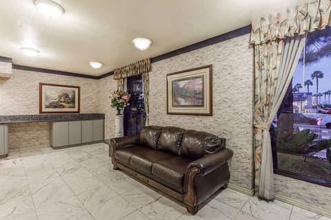 Days Inn by Wyndham Anaheim West