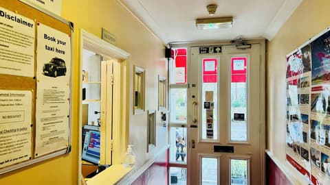 West Cromwell Hotel, Reception