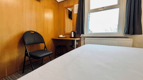 West Cromwell Hotel, Room