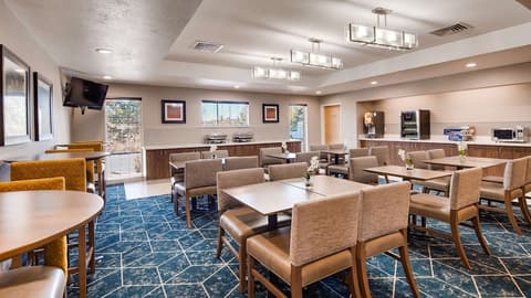 Best Western Plus Gateway Inn & Suites, Breakfast area