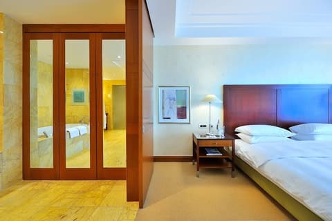 Regent Warsaw Hotel, Room