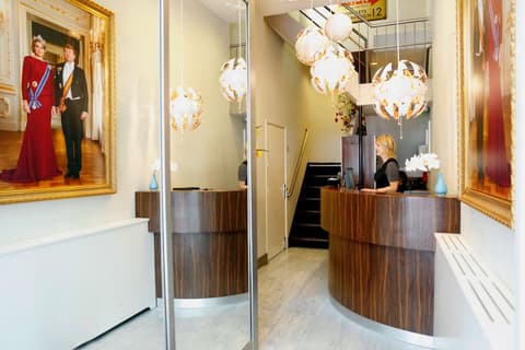 Hotel Damsquare, Reception