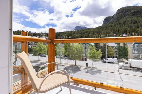 Rundlestone Lodge, Balcony