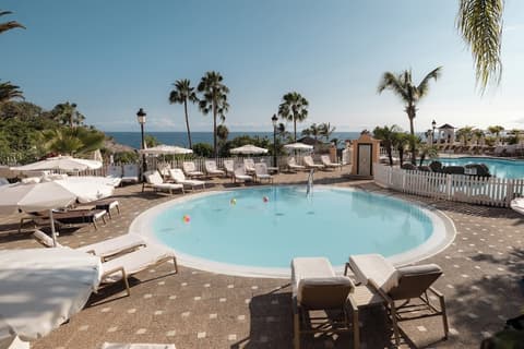 Bahia del Duque, Pool