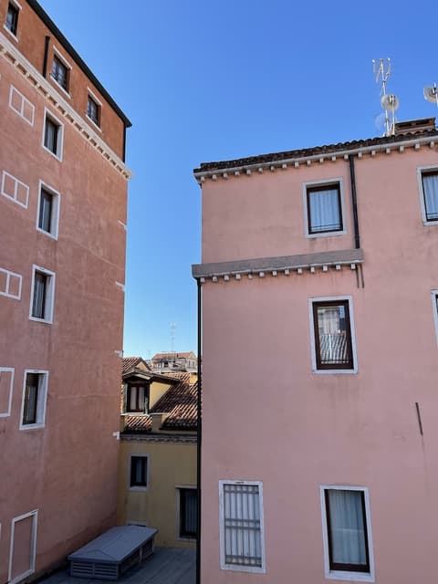 Hotel Torino, Exterior