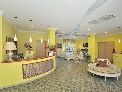 Hotel Miramare, Interior entrance