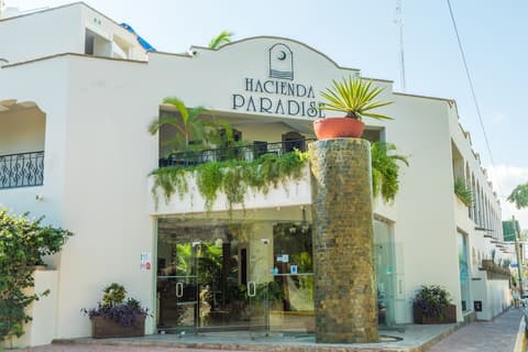 Hotel Hacienda Paradise, Front of property