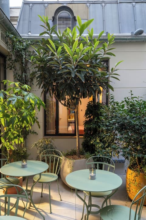 Hotel Le Cardinal, Terrace/patio