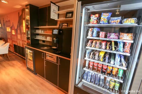 Hotel Cornelisz, Vending machine