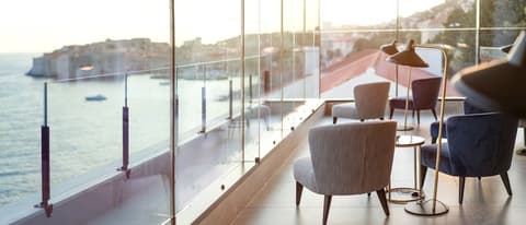 Hotel Excelsior, Lobby sitting area